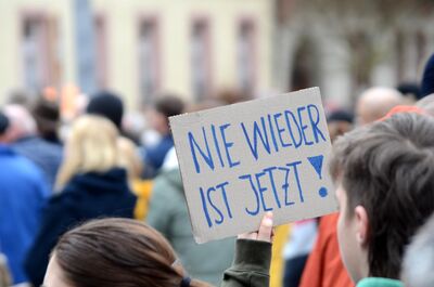 Christian Schmitt in: Pfarrbriefservice.de
